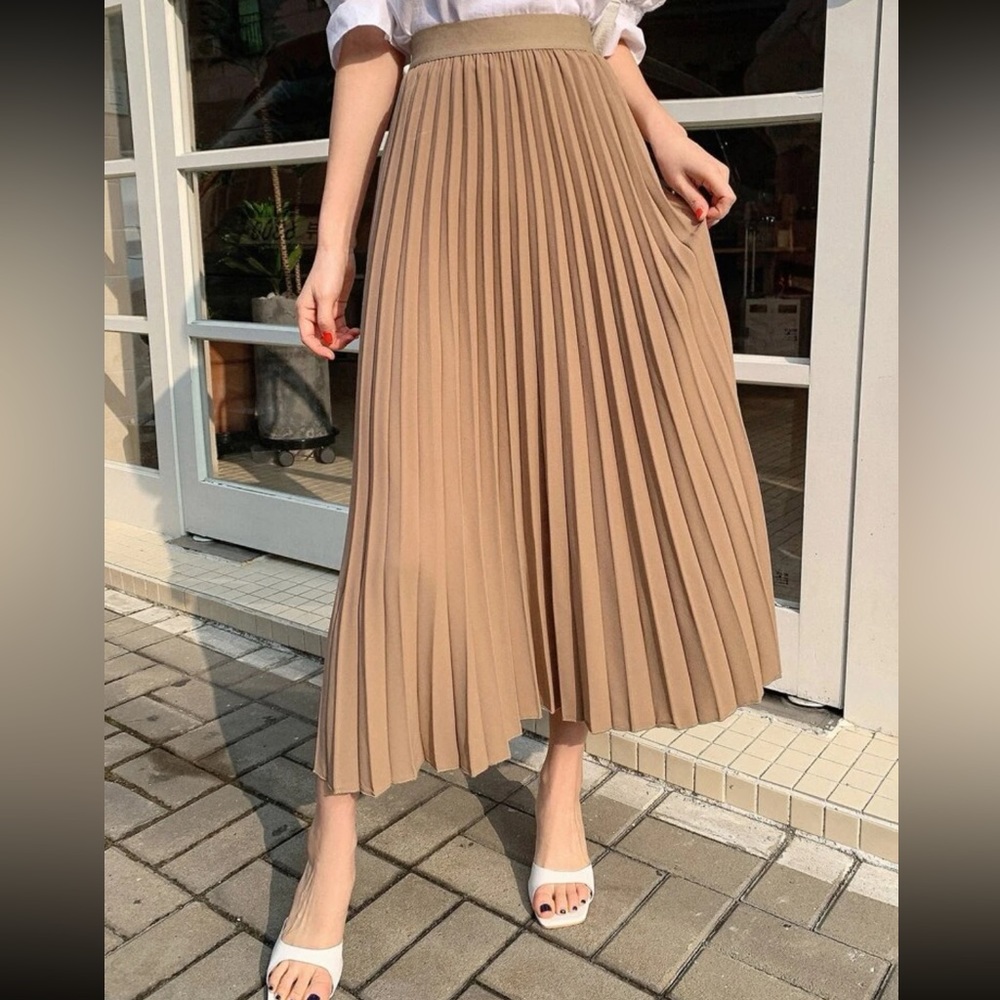 Luxe black pleated skirt - Picture 4 of 16